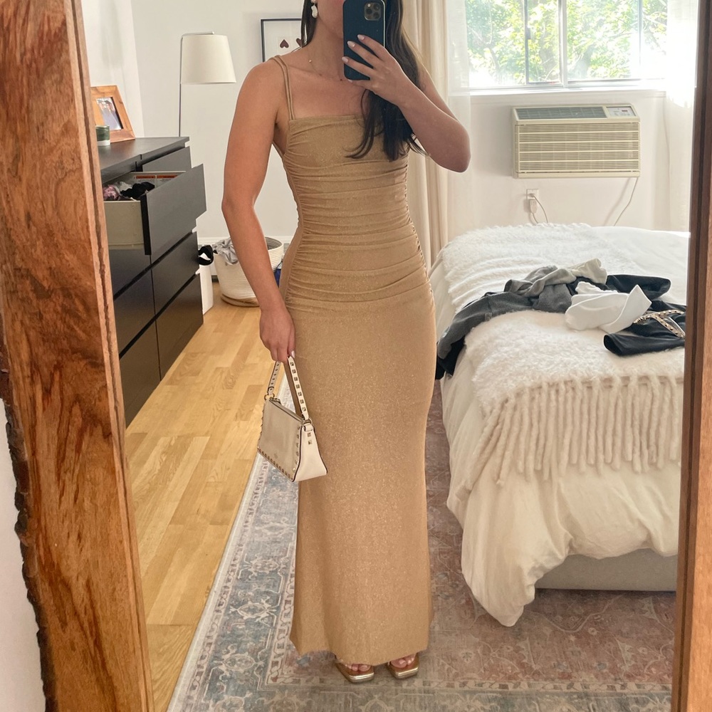 Champagnes Low Back Dress